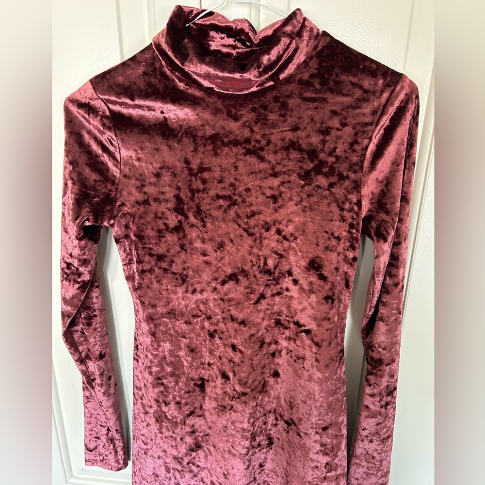 Kimchi Blue Dress Red Wine Crushed Velvet Mock Neck Mini Dress size XS - Picture 2 of 10